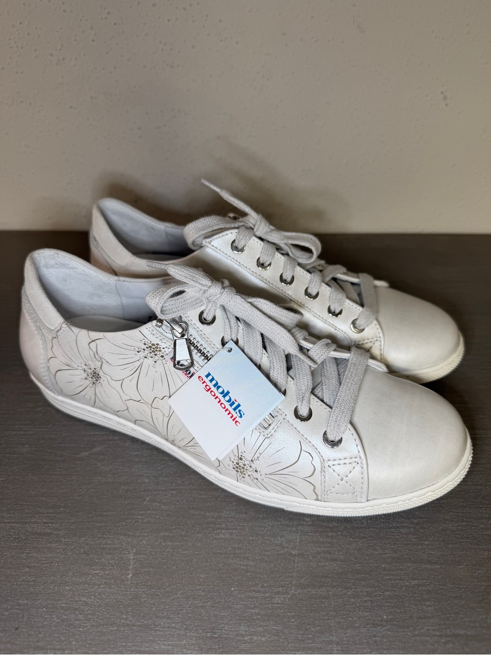 Mephisto Mobils Hawai Womens 8.5 Silver Leather Casual Low Top Sneakers Flats